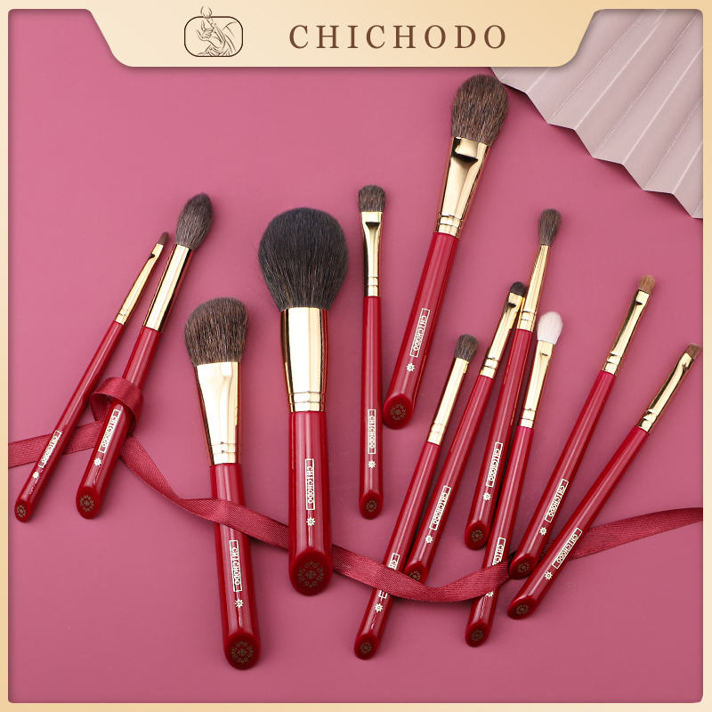 CHICHODO Brocha de maquillaje  - Luxury Skincare And Makeup Brands reseña y precio